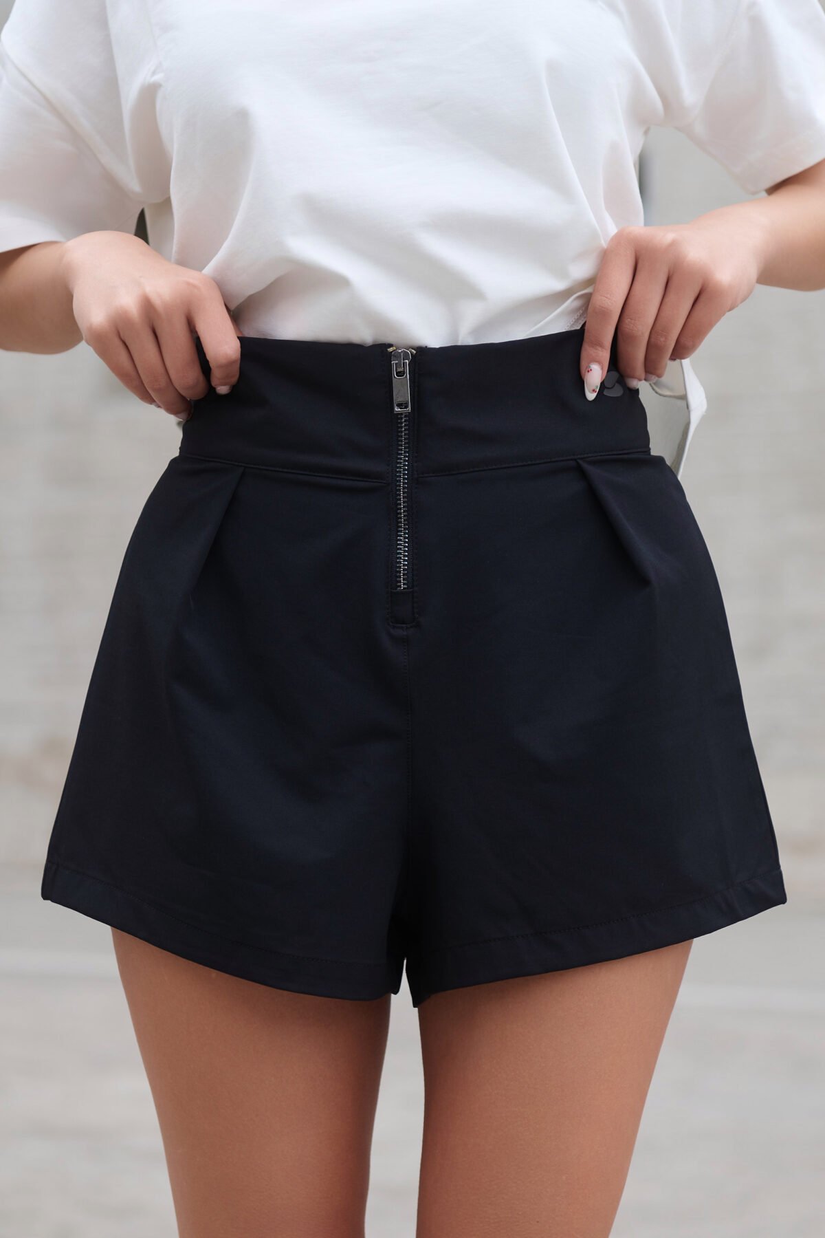Maya Zipper Shorts Black